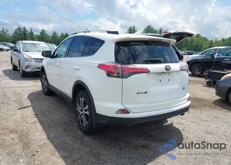 2016 Toyota Rav4 Le z USA, uszkodzony, nr VIN 2T3BFREV3GW502667
